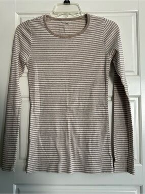 GAP Women’s Taupe and White Striped Long-Sleeve Crewneck Top